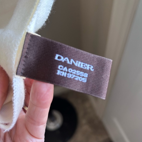 DANIER ladies scarf. - Picture 3 of 6